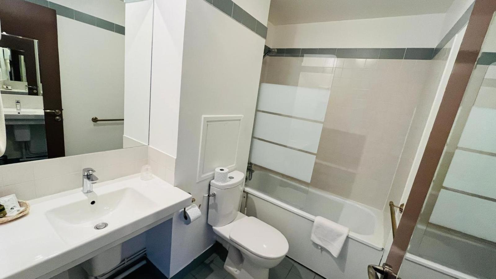 Le Vésinet Hotel Paris Vesinet- Logis Hotel Restaurant מראה חיצוני תמונה