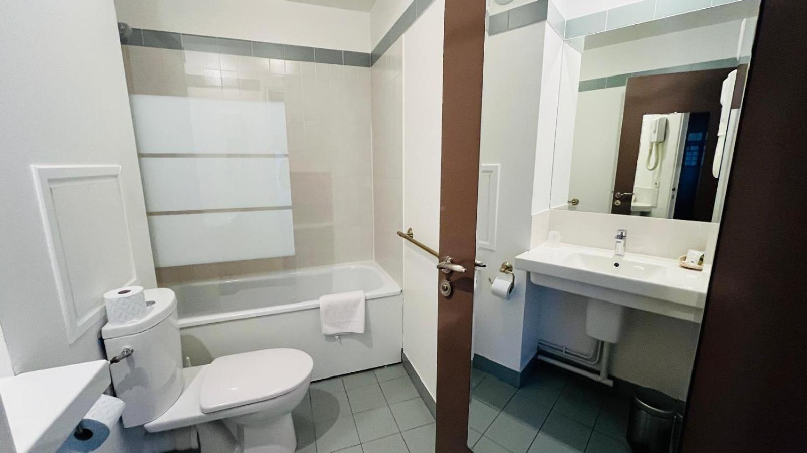 Le Vésinet Hotel Paris Vesinet- Logis Hotel Restaurant מראה חיצוני תמונה