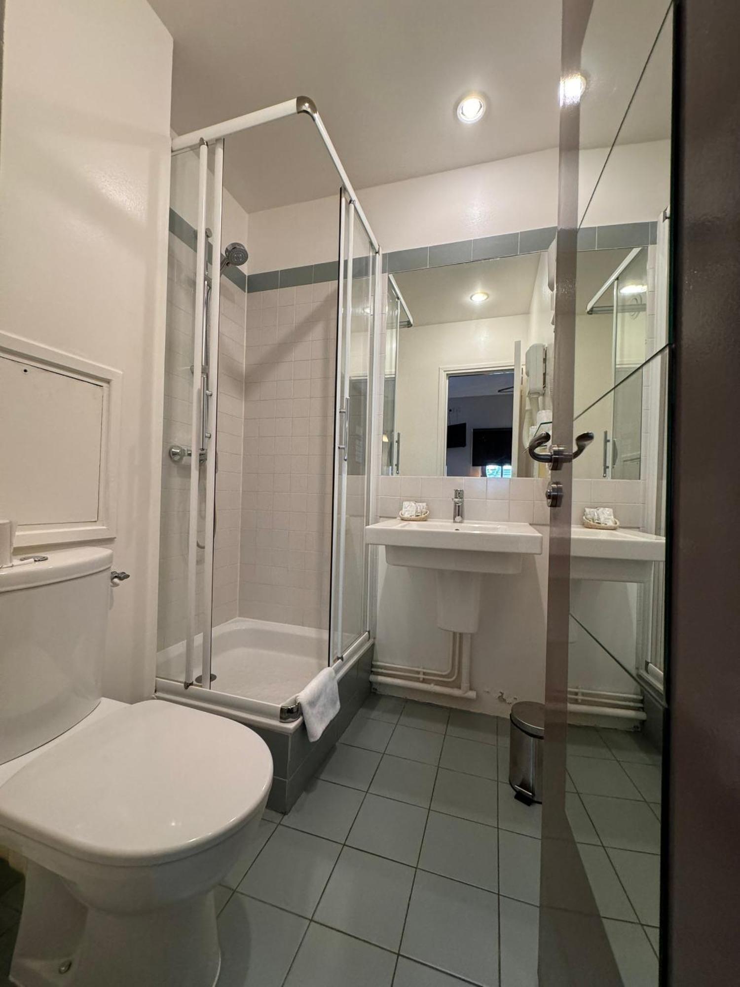 Le Vésinet Hotel Paris Vesinet- Logis Hotel Restaurant מראה חיצוני תמונה